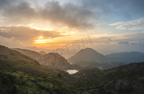 日落山峰山脉日落山峰山上无摄影图配图