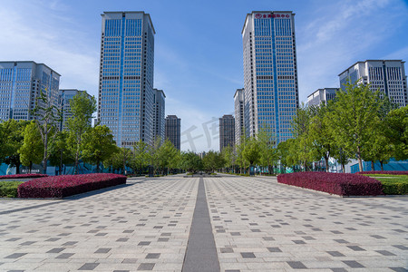 武汉城市建筑群晴天建筑群中央商务区仰拍摄影图配图