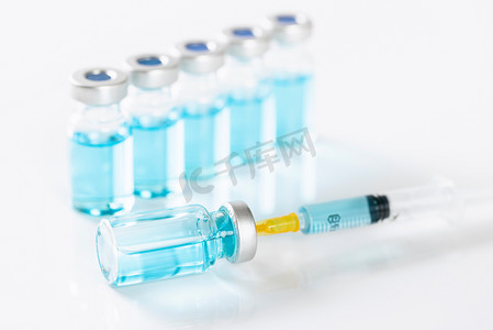 疫情疫苗摄影照片_医疗健康创意接种疫苗摄影图配图