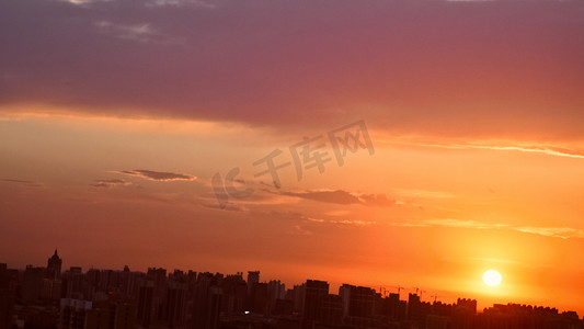 城市夕阳西下唯美黄昏摄影配图摄影图配图