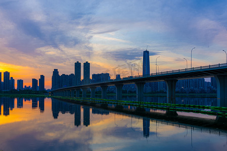 武汉城市地标夕阳建筑地标沙湖大桥俯拍摄影图配图