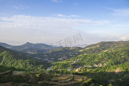 山里房子摄影照片_山里的风景下午山峰山里无摄影图配图