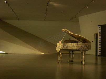 音乐摄影照片_一架古典的钢琴摄影图