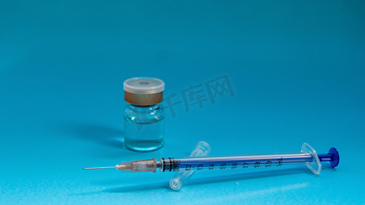 蓝色抗疫摄影照片_疫苗白天防疫室内抗疫摄影图配图