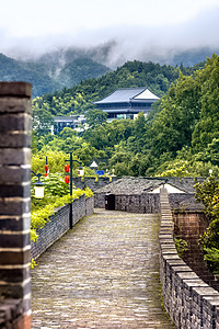 烟雨徽州摄影照片_城墙和房屋摄影图