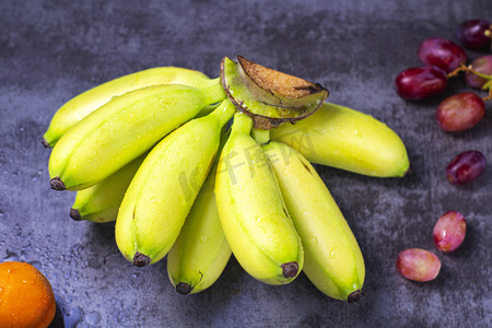 静物水果香蕉皇帝蕉新鲜香蕉摄影图配图