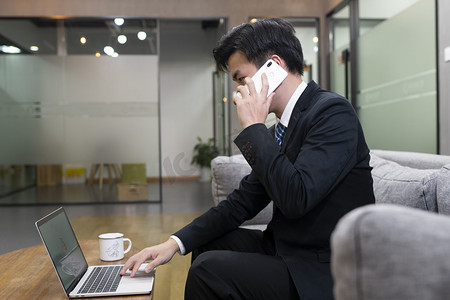 电话摄影照片_商务人士打电话摄影图