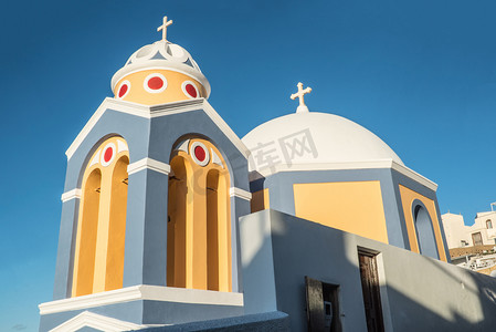 教堂建筑摄影照片_希腊圣托里尼蓝白教堂摄影图