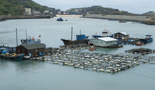 波浪海摄影照片_海上养殖下午养殖场海岛无摄影图配图