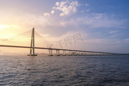 跨江大桥日落大桥海洋无摄影图配图