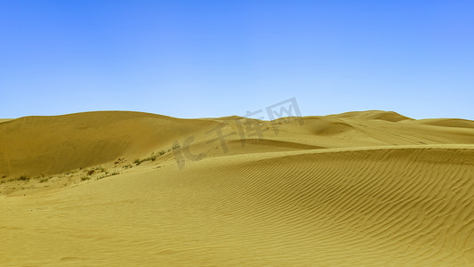 沙漠蓝天上午沙丘夏季素材摄影图配图