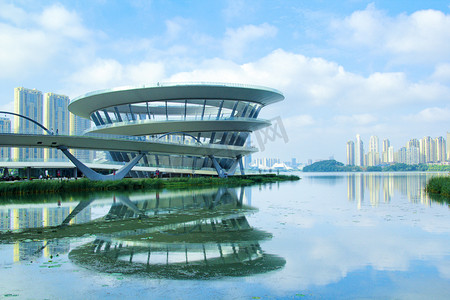 长沙梅溪湖摄影照片_长沙午时梅溪湖地标城市建筑城市地标摄影图配图