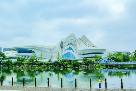 湖南长沙晌午梅溪湖地标城市建筑长沙地标摄影图配图