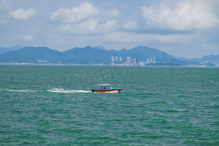 惠州海边广东沙滩游艇摄影图配图