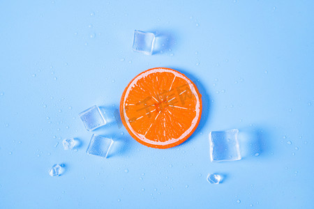 夏季柠檬片冰块清凉水果摄影图配图
