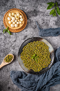 绿豆沙摄影照片_食材谷物绿豆莲子消暑食品摄影图配图