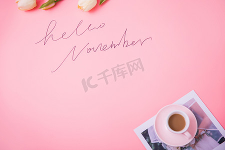 你好十一月桌面背景粉色桌面月份十一月摄影图配图