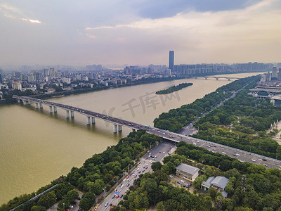 柳州城市风光摄影照片_城市傍晚柳州城市风光航拍空中无人机摄影图配图