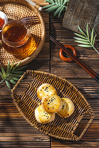 美食美味特色糕点蛋黄酥摄影图配图