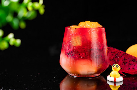 夏日饮品冷饮果汁水果茶摄影图配图