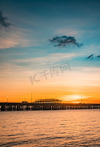 海边晚霞摄影照片_日落黄昏海景风光夕阳摄影图配图