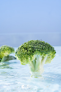 gif动态图摄影照片_新鲜蔬菜西兰花动态水纹摄影图配图