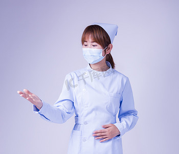 护士健康医护护士手势人像摄影图配图