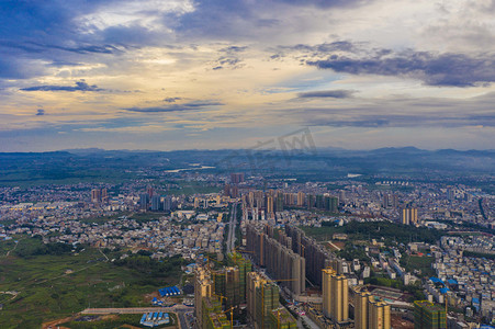 城市夕阳南宁横市城市航拍山顶无人机摄影图配图