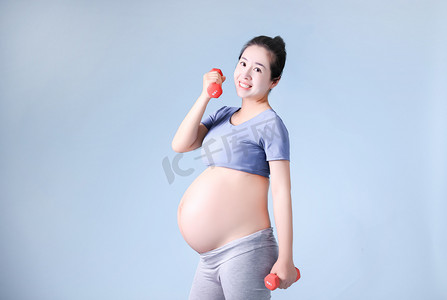 健身运动成人休息孕妇摄影图配图