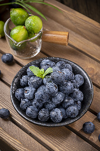 新鲜蓝色水果蓝莓特写摄影图配图