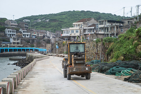 岛上挖掘机下午挖掘机渔村无摄影图配图