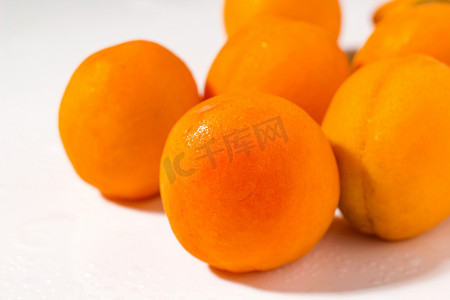 静物水果特写黄杏黄桃杏桃摄影图配图