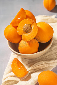 静物水果黄杏黄桃桃子摄影图配图