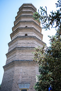 陕西宝塔山白天宝塔太空背景仰视摄影图配图