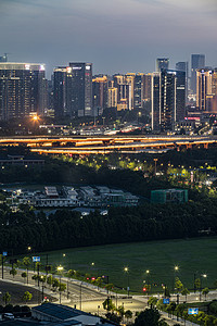 城市灯火晚上高架桥城市看城市动脉摄影图配图