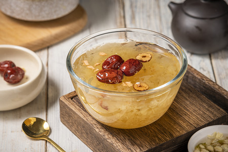 香甜营养红枣银耳汤餐桌上拍摄摄影图配图