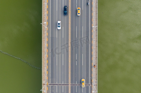 摄影照片_武汉城市交通白天交通太子湖大桥俯拍摄影图配图