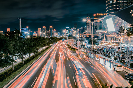 城市摄影照片_汽车光轨晚上汽车道路运动摄影图配图