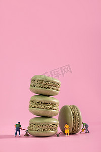 马卡龙甜品粉色背景创意微缩摄影图配图
