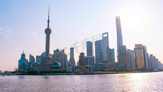 上海北外滩东方明珠塔晨光摄影图