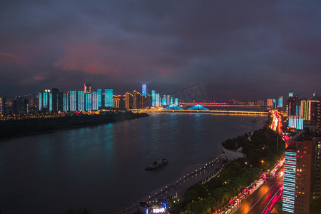 湖南地标摄影照片_湖南长沙夜晚湘江一桥长沙湘江湘江大桥摄影图配图