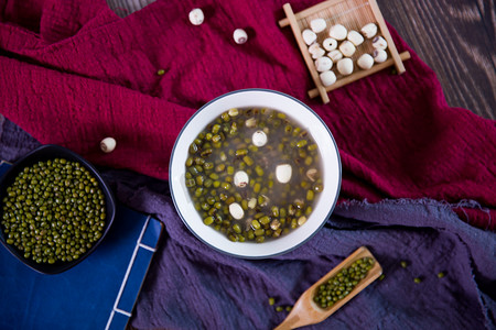 冰爽夏季绿豆汤降温美食摄影图配图