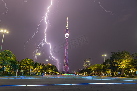 台风避险摄影照片_广州夜晚城市建筑城市慢门摄影图配图