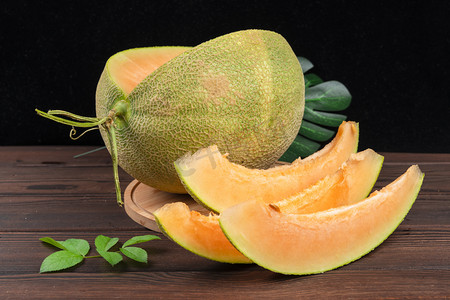 黄色瓜果食材香甜哈密瓜摄影图配图