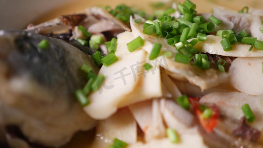 爽舌尖苗芽菜摄影照片_舌尖上的美味鲜鱼汤