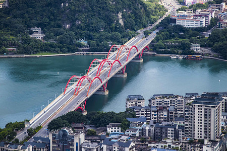 城市旅游插画海报摄影照片_城市中午柳州文惠桥风光观景台在拍摄摄影图配图