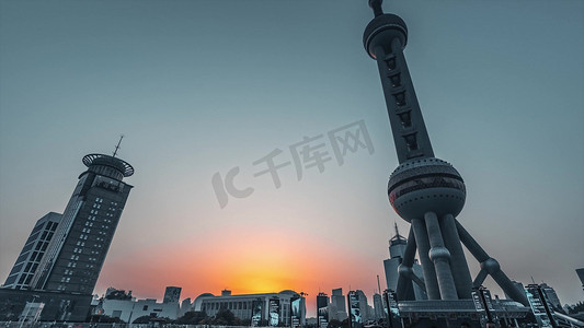 外滩风景摄影照片_震撼上海东方明珠塔落日夕阳城市风光