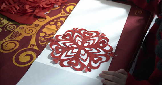 航天剪纸摄影照片_中国传统文化新年剪纸摄影图