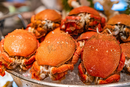 海鲜国潮图摄影照片_美食中午海鲜螃蟹美食餐厅用餐摄影图配图