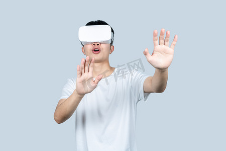 VR虚拟现实使用探索体验害怕动作